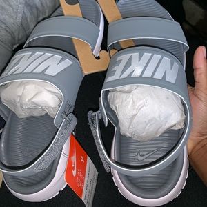 Wmns Nike tanjun sandals selling as a bundle!
